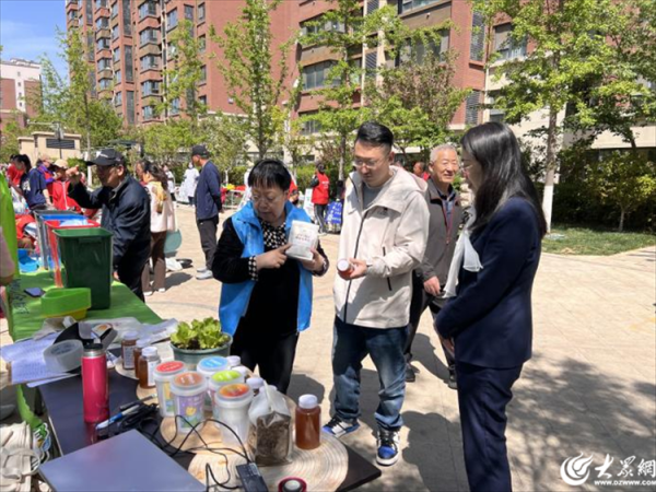 城阳区“以绿为笔”书写世界地球日全民共治生态诗篇
